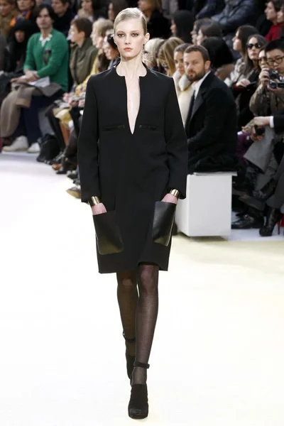 Look 18